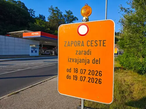 Med Ravnami in Dravogradom tudi ta vikend zaprta cesta